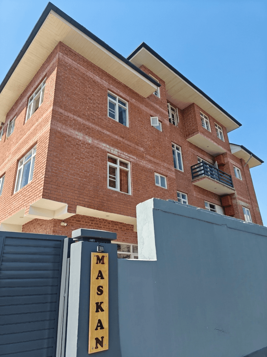 Posh (1C) — Maskan apartment, Srinagar