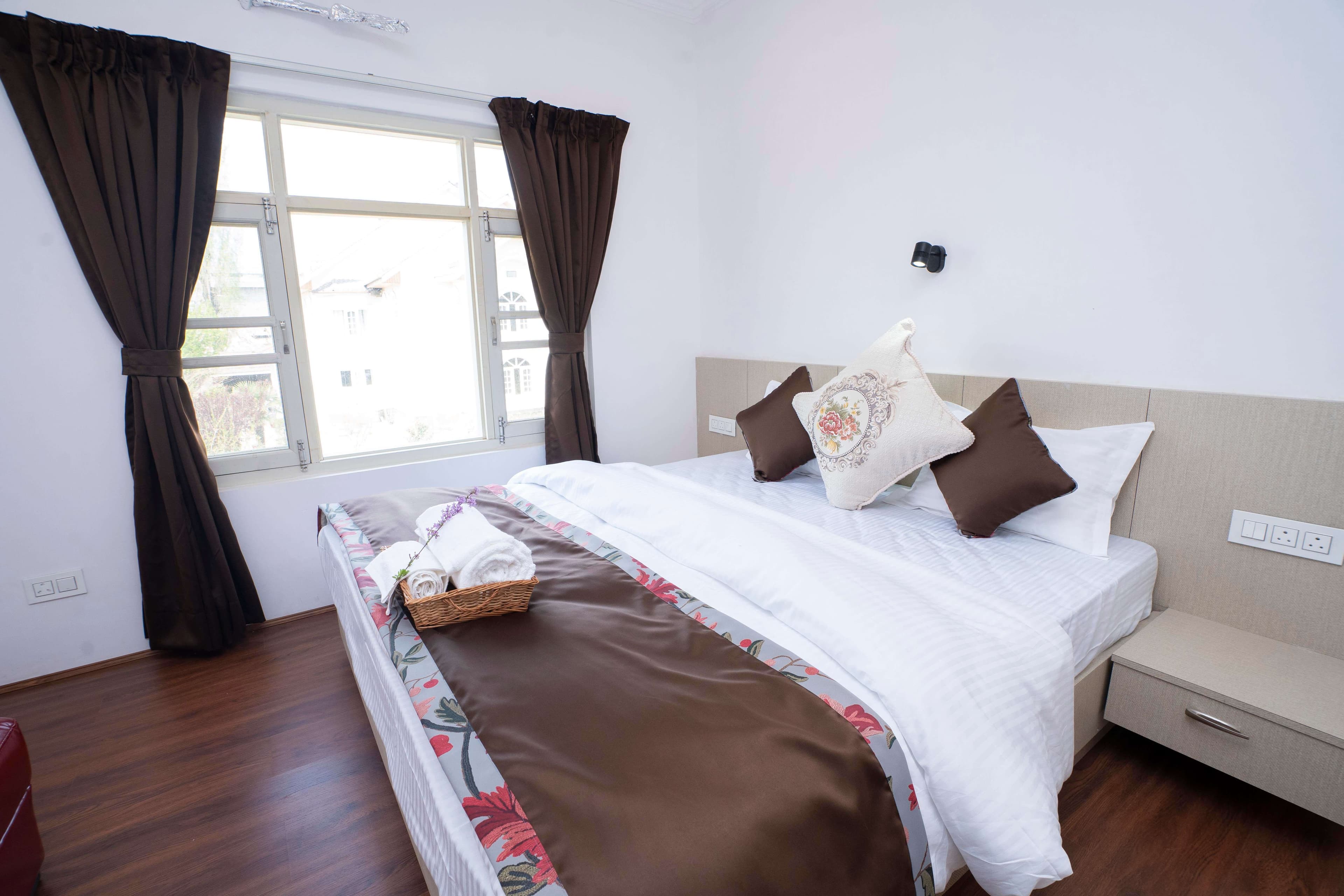 Posh (1C) — Maskan apartment, Srinagar