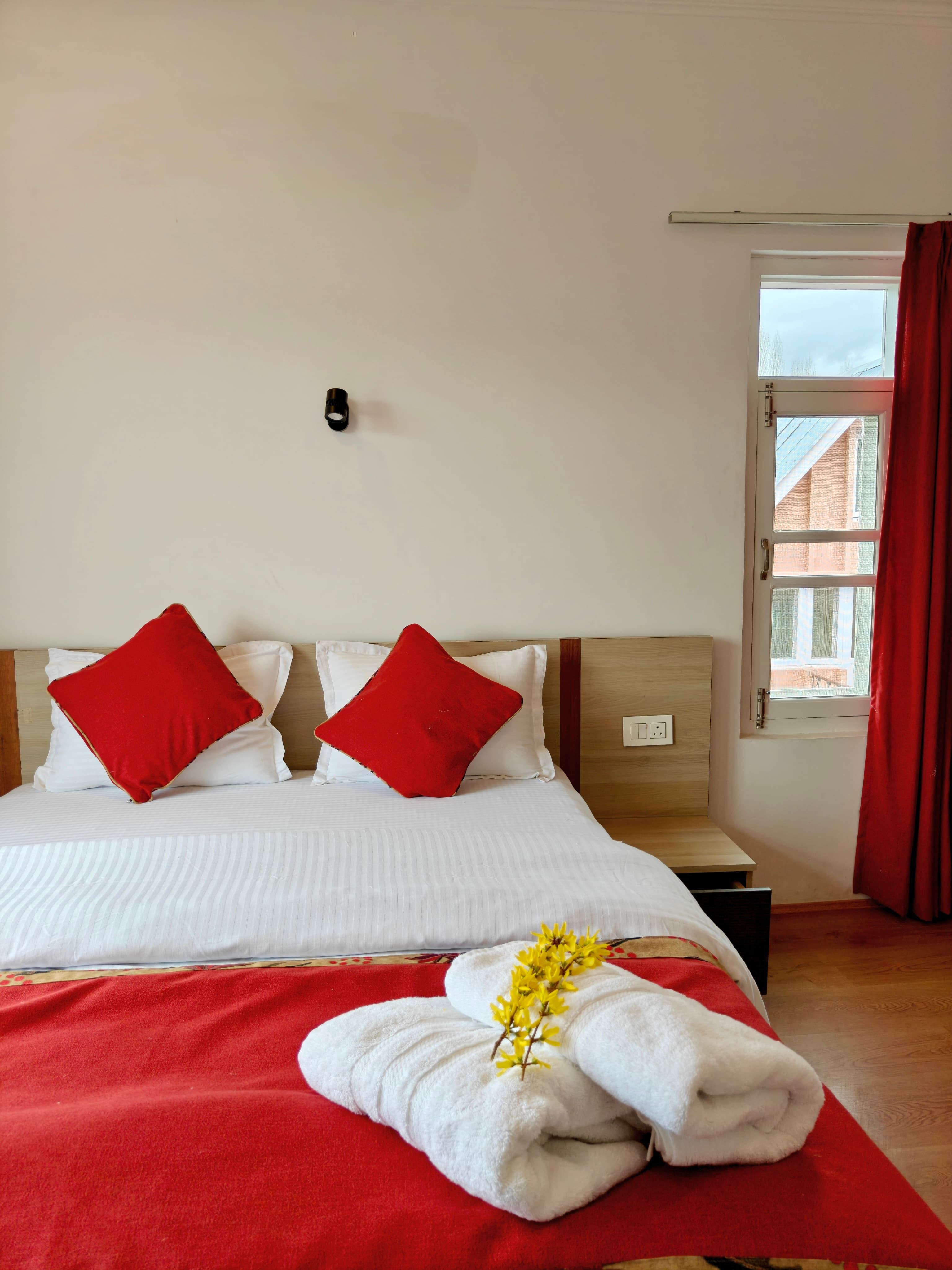 Mehfil (2B) — Maskan apartment, Srinagar