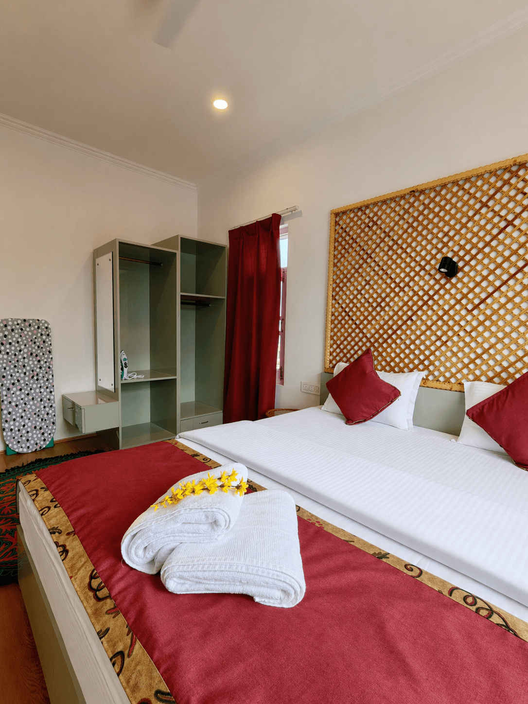 Mehfil (2B) — Maskan apartment, Srinagar