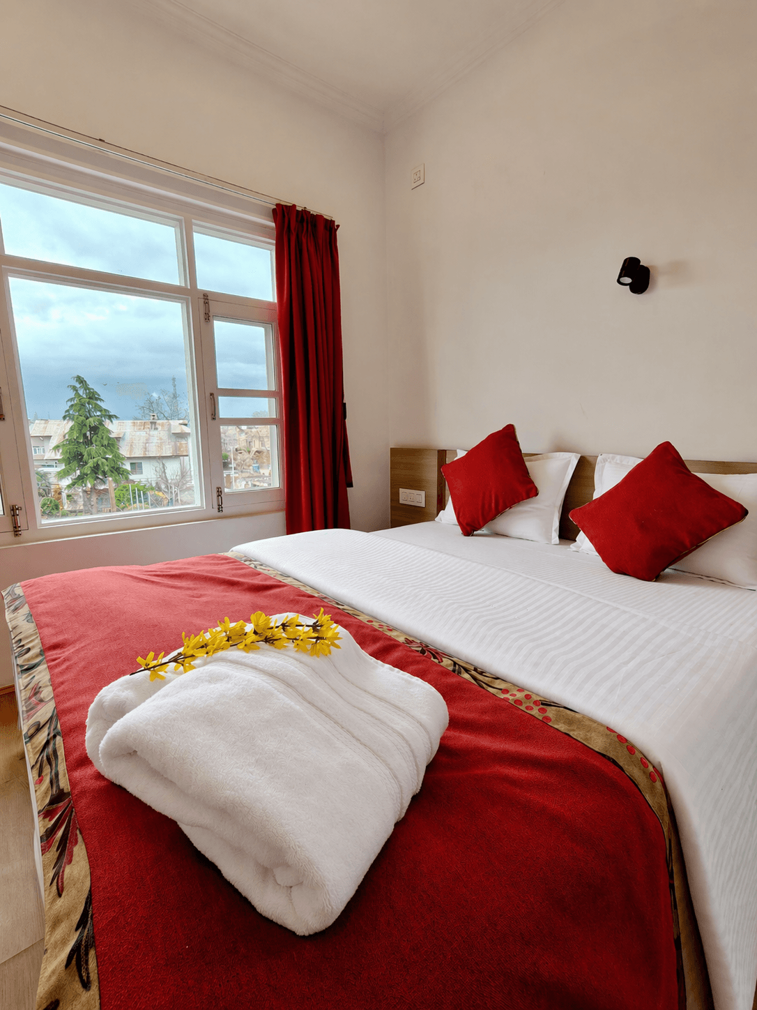 Mehfil (2B) — Maskan apartment, Srinagar