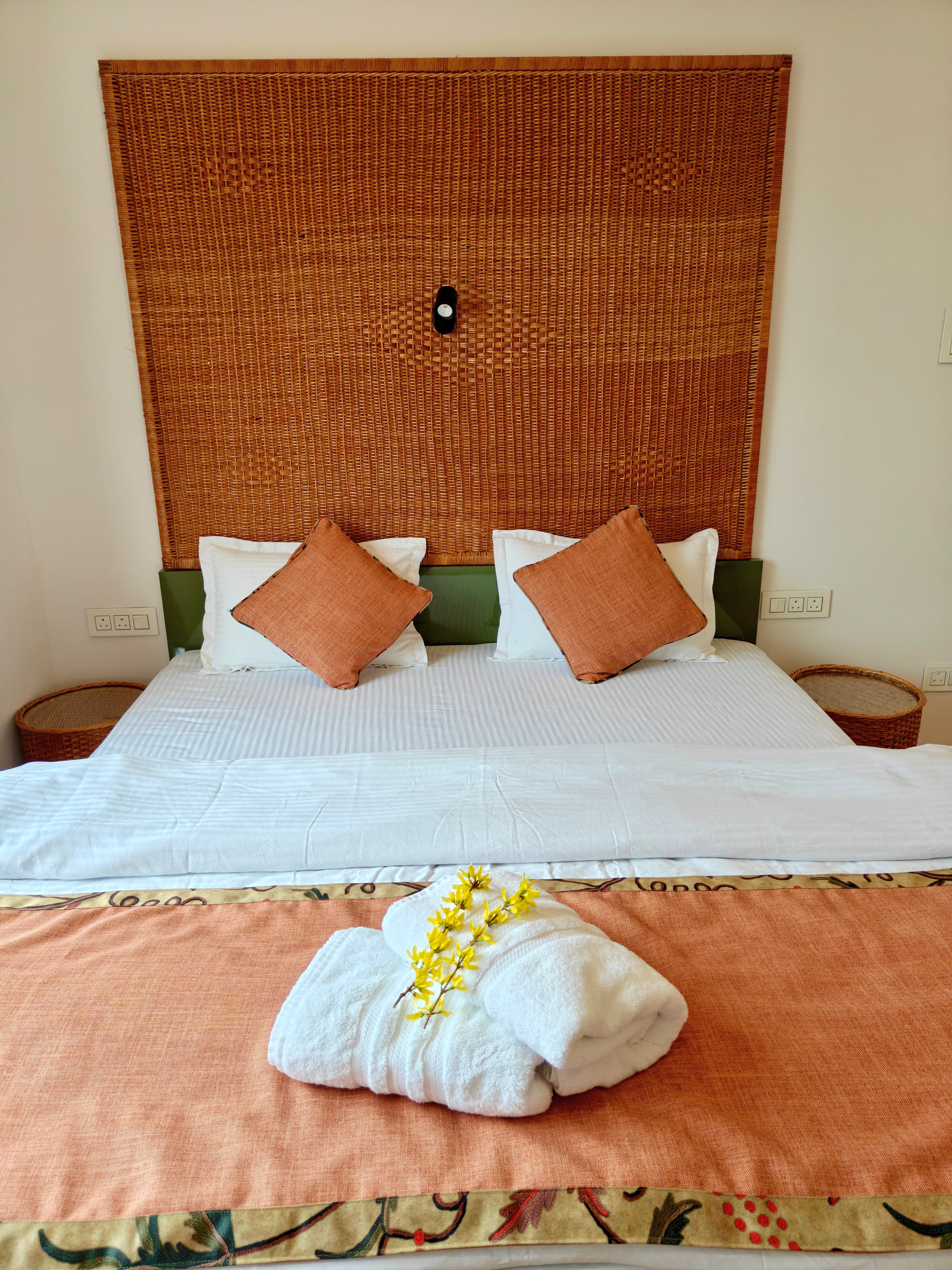 Rivaaz (2C) — Maskan apartment, Srinagar