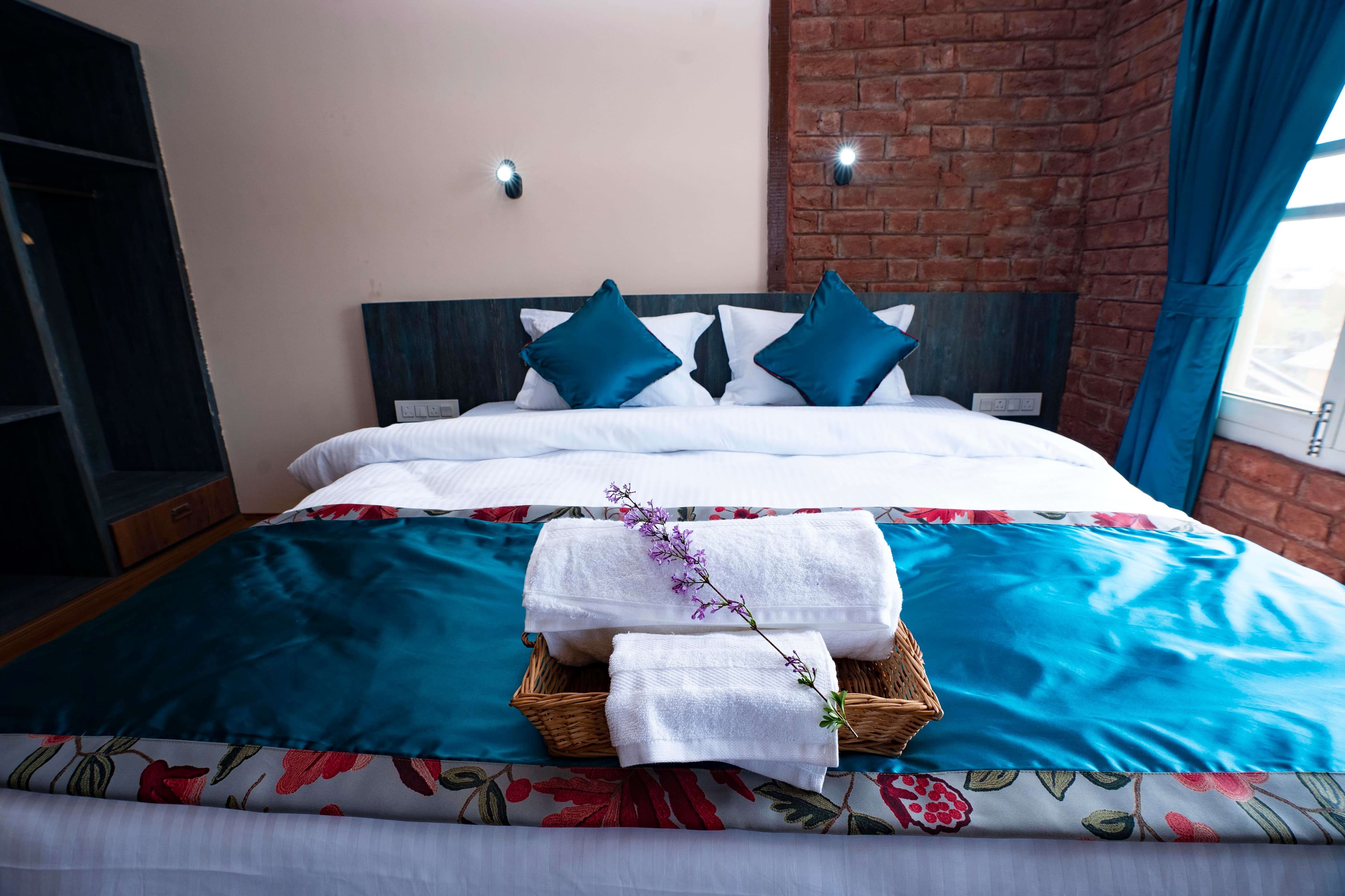 Chinar (3B) — interior detail, Maskan homestay in Barzulla, Srinagar