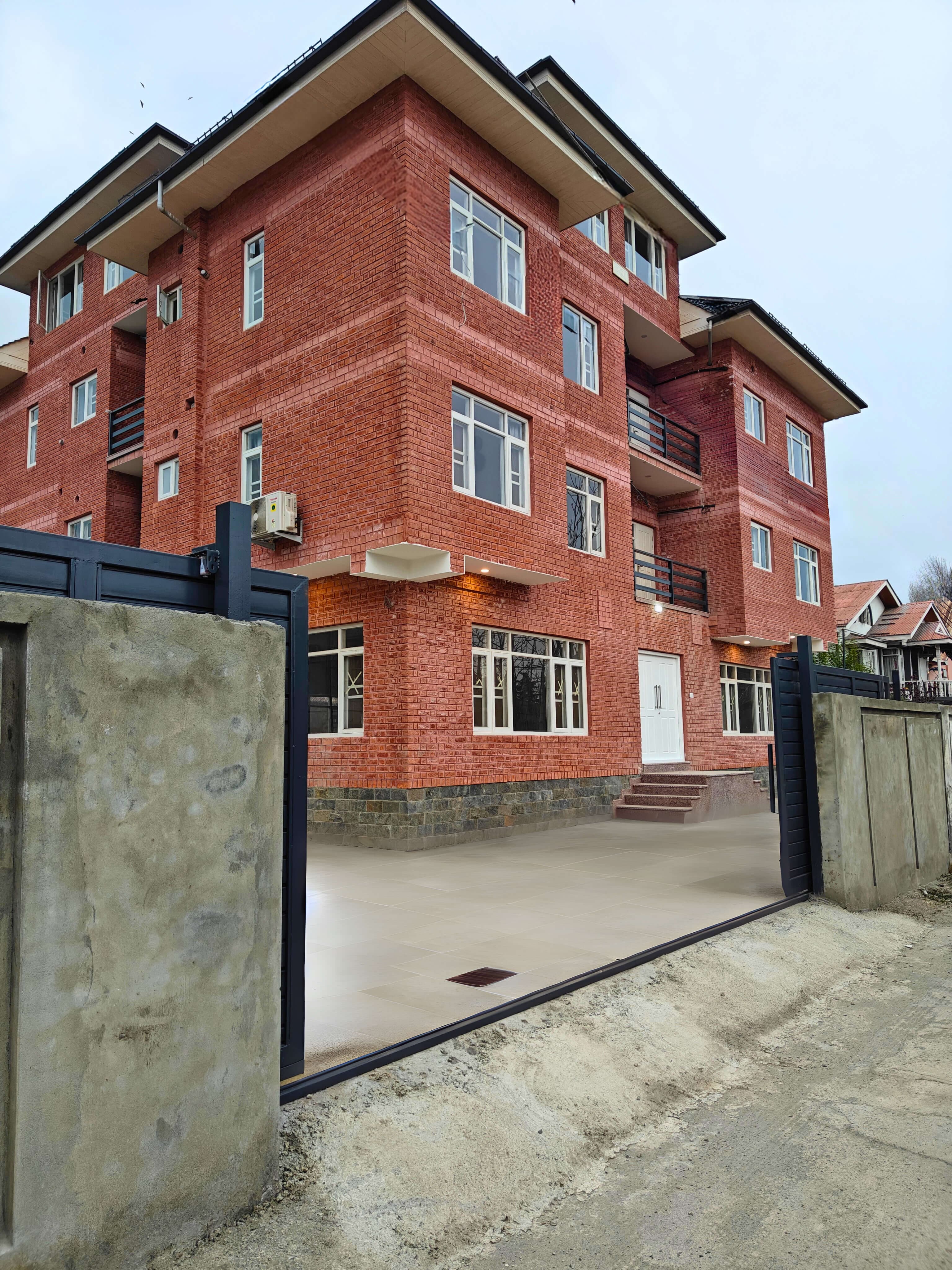 Chinar (3B) — Maskan apartment, Srinagar